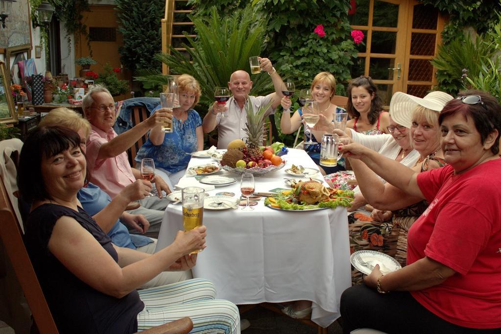 Fonagy Es Walter Vendeg- Es Borhaz Bed and Breakfast Vác Eksteriør billede