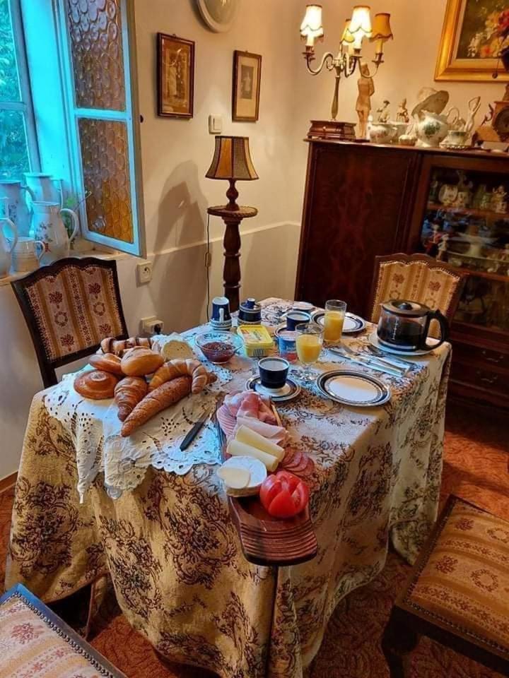 Fonagy Es Walter Vendeg- Es Borhaz Bed and Breakfast Vác Eksteriør billede