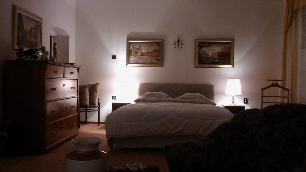 Fonagy Es Walter Vendeg- Es Borhaz Bed and Breakfast Vác Eksteriør billede