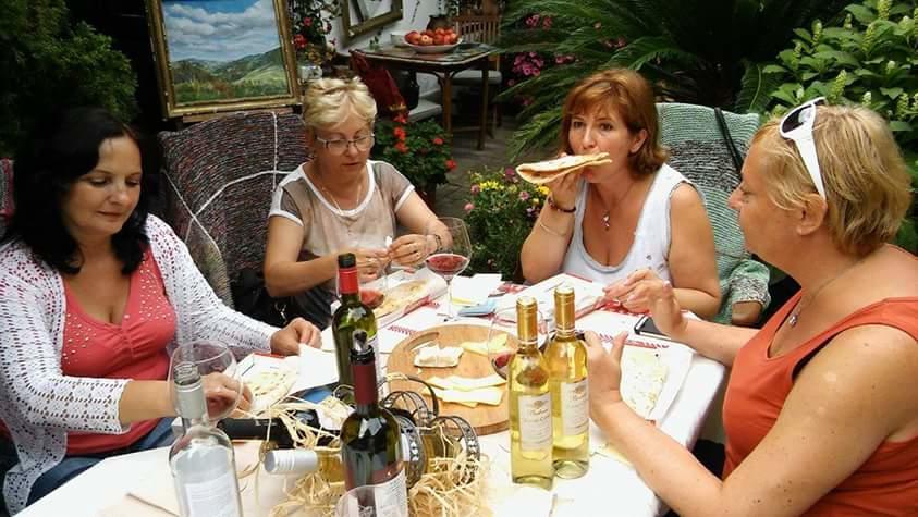 Fonagy Es Walter Vendeg- Es Borhaz Bed and Breakfast Vác Eksteriør billede