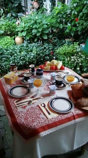 Fonagy Es Walter Vendeg- Es Borhaz Bed and Breakfast Vác Eksteriør billede