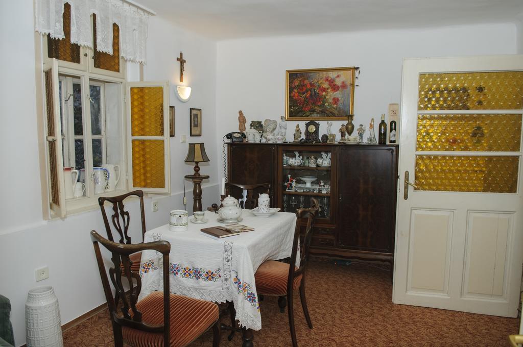 Fonagy Es Walter Vendeg- Es Borhaz Bed and Breakfast Vác Eksteriør billede