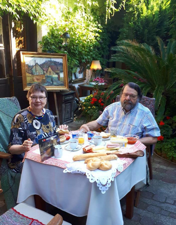 Fonagy Es Walter Vendeg- Es Borhaz Bed and Breakfast Vác Eksteriør billede
